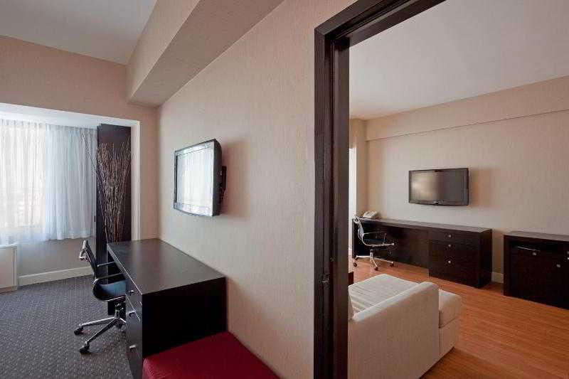 Armon Plaza Montreal Airpt, Trademark Collection By Wyndham Quarto foto